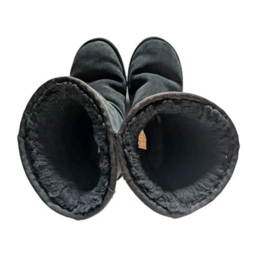 UGG Classic Short Sparkle Graphic Logo Black Suede Fur Boots Size 9 S/N Womens